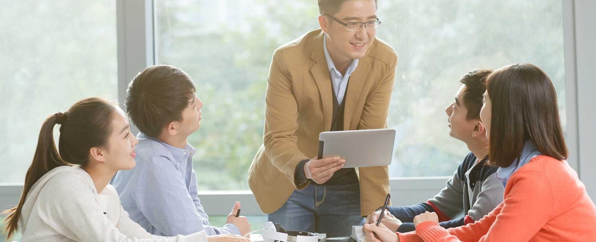 “双班主任”制教学模式
